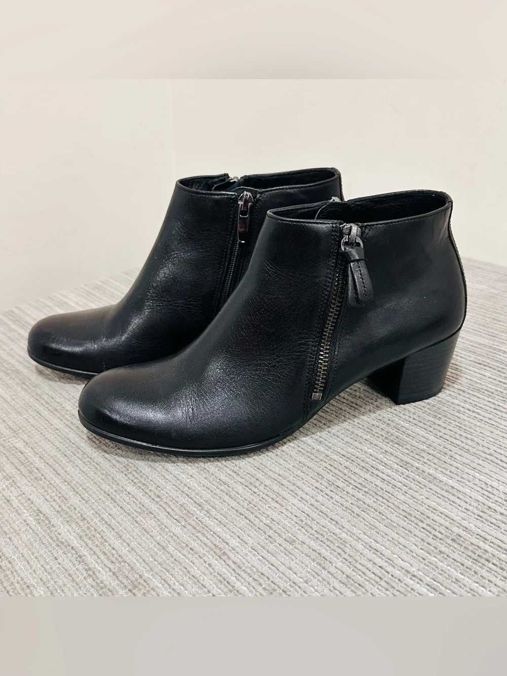 ECCO Shape M 35 Leather Ankle Boots Black Side Zip Booties Women’s Size 7